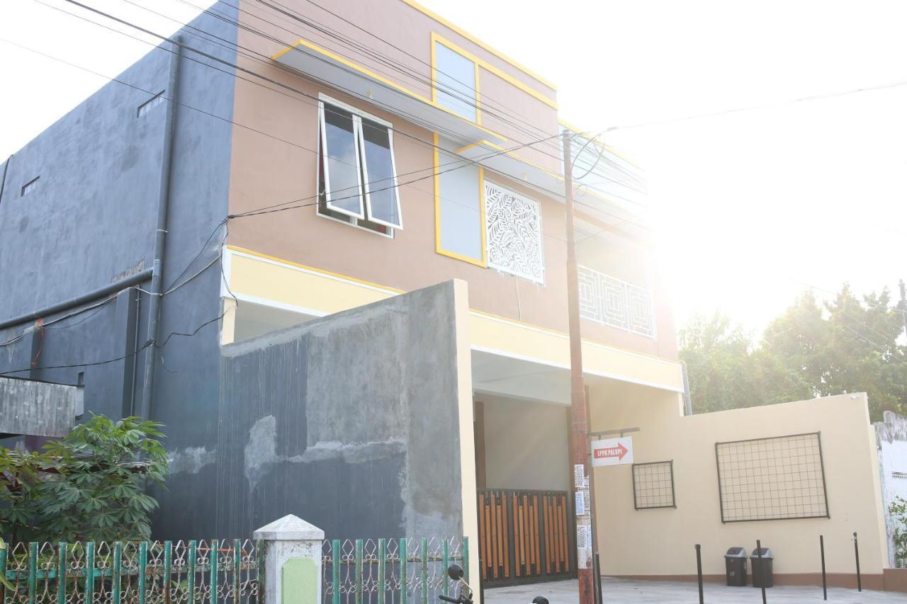 Reddoorz Syariah Near Suncity Mall Madiun Exteriér fotografie
